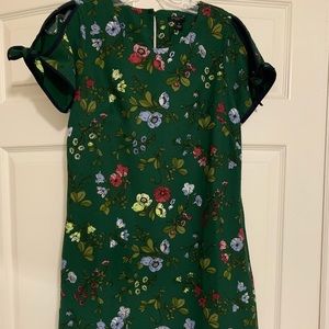 Ann Taylor 2P dress. Perfect for on the go, party or brunch